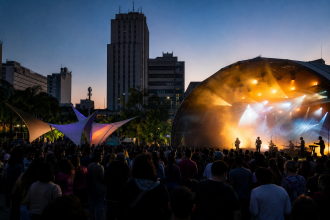 Público acompanha apresentação musical durante festival cultural gratuito em Campinas